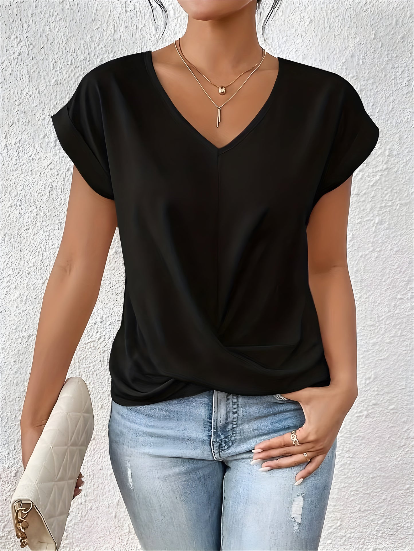ANA | Elegant casual blouse with V-neckline