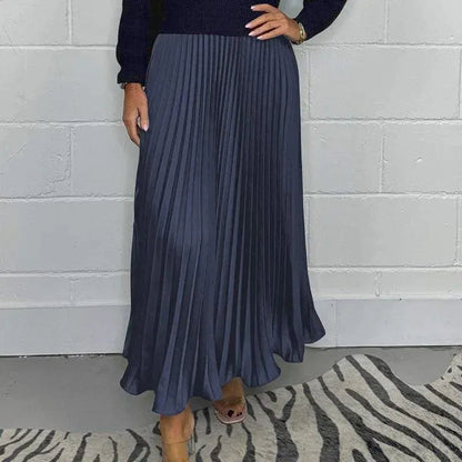 Claudia – Maxi dress with knitted top and pleated skirt