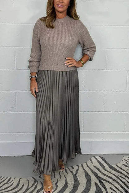Claudia – Maxi dress with knitted top and pleated skirt